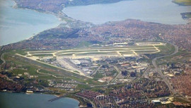 Pilot ve hostesler gitti evler boş kaldı!