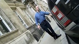 FETÖ firarisi Akın İpek lüks yaşamından vazgeçmiyor