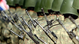 Gençler bedelli için eşyalarını satıyor!