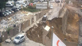 Ümraniye'de istinat duvarı çöktü!