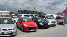 İkinci el oto pazarı boş kaldı
