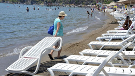 Halk plajlarındaki şezlonglar kaldırılıyor