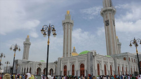 Batı Afrika’nın en büyük camisi ibadete açıldı