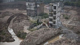 Çin'de ev sahibi ile müteahhidin hendekli tahliye savaşı!