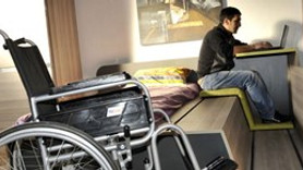 Engelliler için yatak odası mobilya takımı üretildi