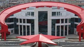 Türk bayrağı şeklindeki bina hizmete açıldı
