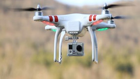 İnsansız hava aracı Drone, tarla ilaçlayacak