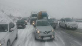 Kocaeli-İstanbul yolu kapandı!