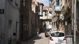 İzmir'de evler pansiyona dönüşüyor