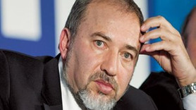 Alçak koltuk krizinin mimarı istifa etti