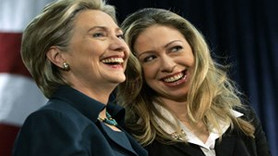 Hillary ve Chelsea Clinton yarım saat için servet istiyor