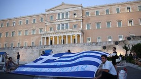 Yunanistan ekonomistleri de birbirine düşürdü!