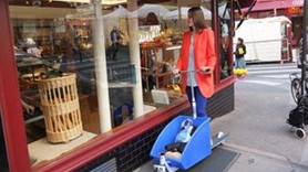 Avrupalı alışverişe scooter ile çıkıyor
