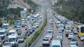 İstanbul'da yol çalışması nedeniyle trafik kilitlendi