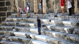 Aspendos'a mermer döşediler!