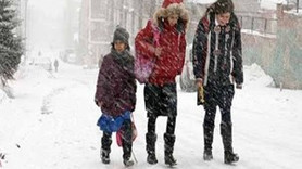 Yoğun kar yağışı nedeniyle İstanbul'da okullar yarın tatil!