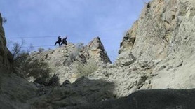 Yusufeli Barajı'nın inşaatında profesyonel dağcılar çalışıyor!