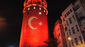 Galata Kulesi kırmızı beyaz!