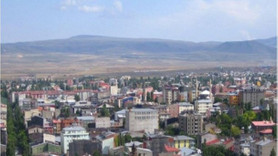 Kars'ta satılık arsa ve bina 2,1 milyon TL