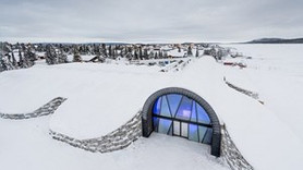 Güneş enerjisi ile soğuyan buzdan otel yapıldı