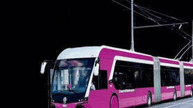 Kadınlara özel pembe trambüs!