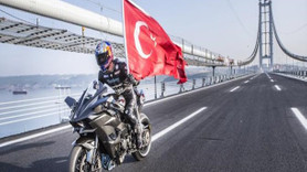 Kenan Sofuoğlu Osmangazi Köprüsü'nden 400 kilometre hızla geçti