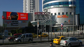 Metrocity AVM'de ortak kavgası!