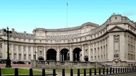 Londra'nın tarihi binası Admiralty Arch satışa çıktı