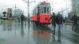 İstanbul'a bayram sürprizi! Yağmur sel oldu