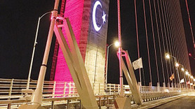 450 bin LED’le köprüde ışık şov!