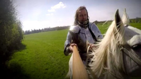 Bu CEO şövalyeler gibi yaşıyor!