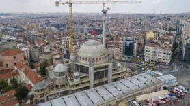 Taksim Camisi'nin minaresi yükseliyor