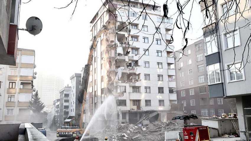 21 kişinin öldüğü o bina yeniden inşa ediliyor