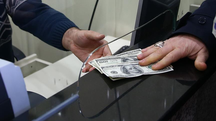 5,84'e kadar çıkan dolar haftaya nasıl başladı?