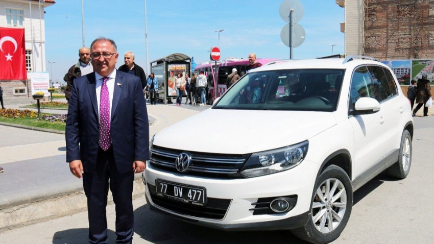 Yalova Belediye Başkanı  makam aracını iade etti