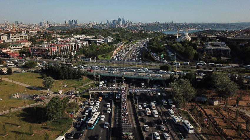 Tatilcilerin İstanbul'a dönüş yolculuğu erken başladı