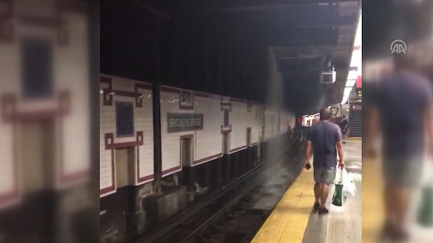 New York metrosunu sular bastı!