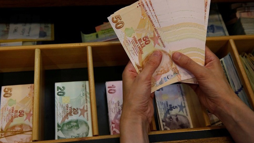Bütçe, ağustosta 576.3 milyon lira fazla verdi