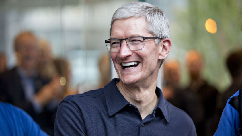 Apple'ın CEO'su milyarderler kulübüne girdi