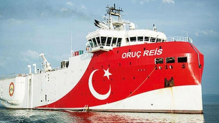 Oruç Reis Türk donanması eşliğinde yeniden Akdeniz'de