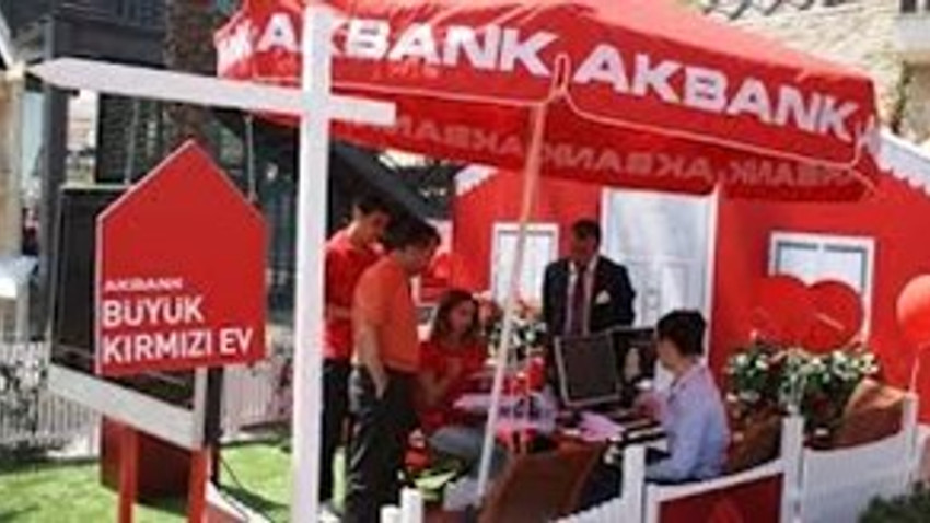 Akbank Büyük Kırmızı Ev'den çifte bayram kampanyası! 