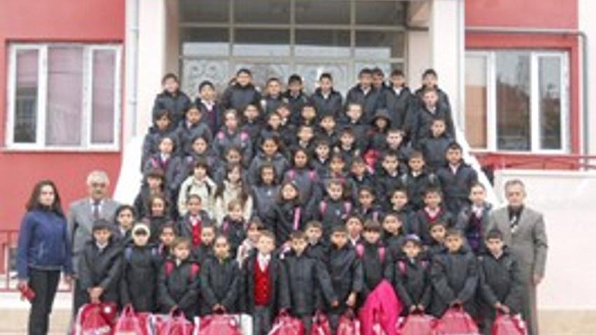 Sinpaş GYO Türkiyenin çocuklarını giydiriyor