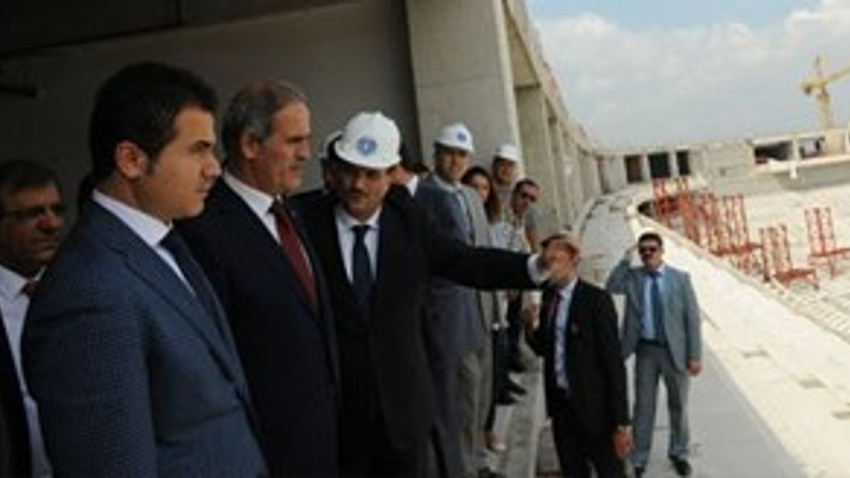 Suat Kılıç Bursa'nın yeni stadının inşaatını inceledi!
