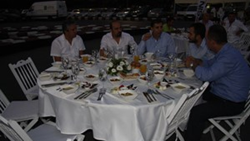 Esin Yapı'nın iftar davetinde Fikret Orman ve Metin Esin ev sahipliği yaptı