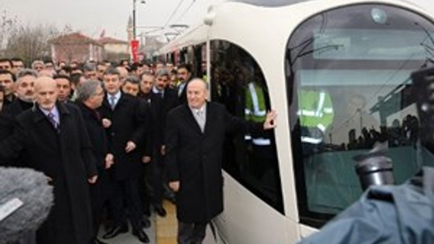 İstanbul'un ilk yerli tramvayı raya indi