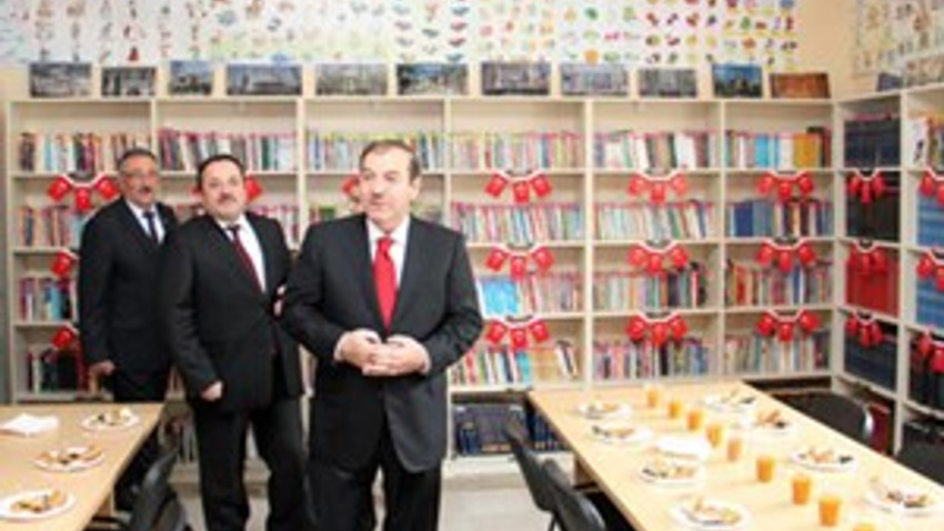 Necmi Kadıoğlu, Esenyurt’ta kütüphane açılışı yaptı!