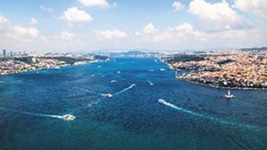 Sana dün bir tepeden baktık aziz İstanbul!