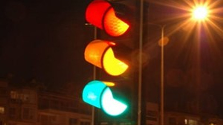 Şok! Trafik lambalarının rengi değişti!
