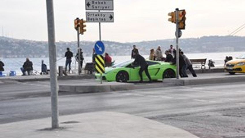 Onun Lamborghini'si yolda kalır mı kalır