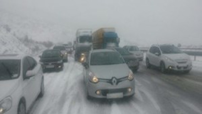 İstanbul'a giriş yok! Yollar kapalı